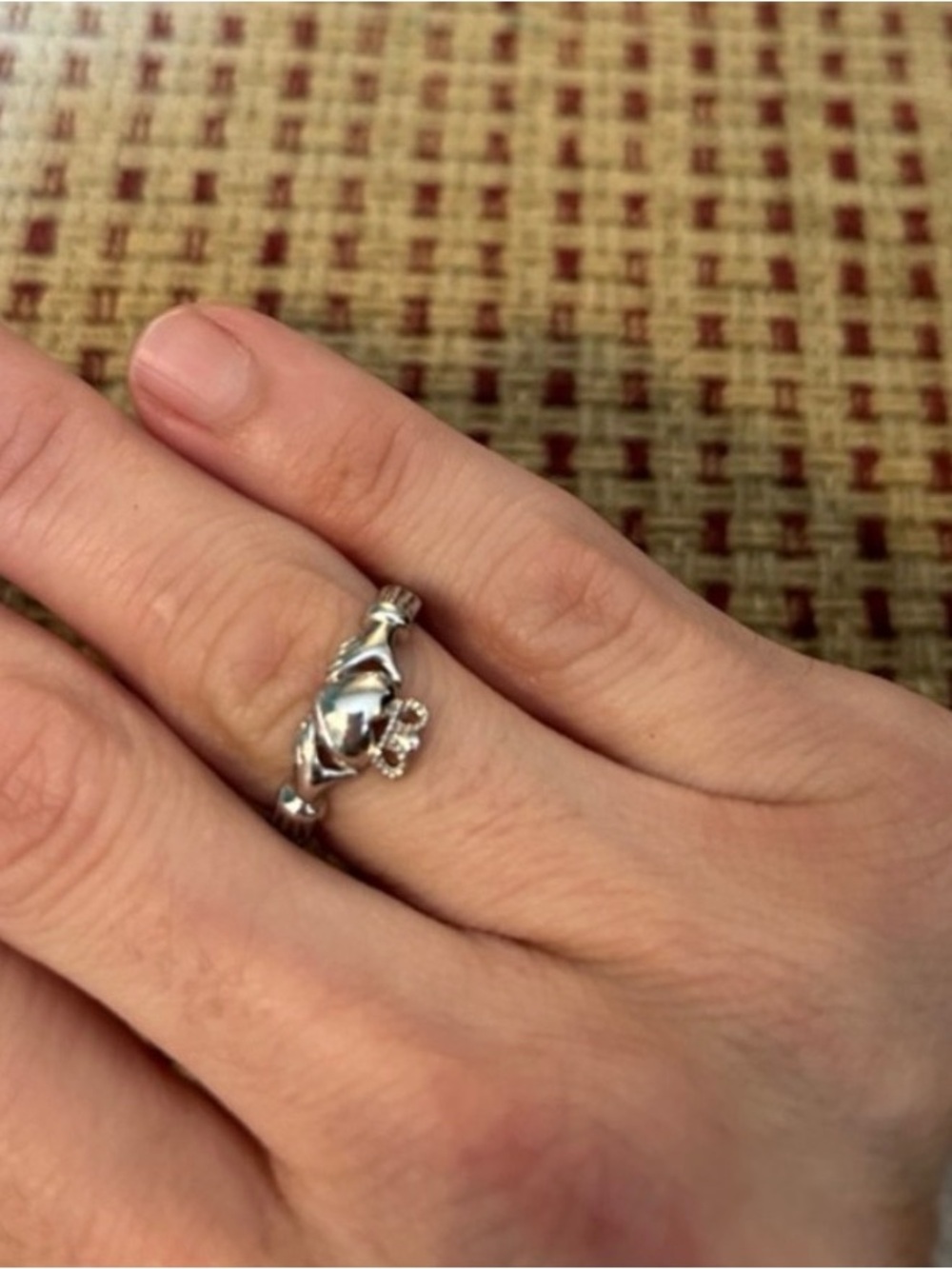 Women’s Claddagh Ring with Heart Accent - Sterling silver S925. Size 7